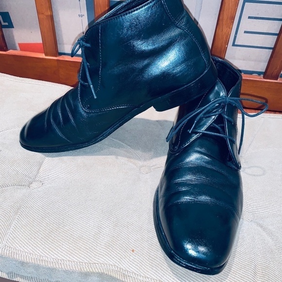 Florsheim Leather Chukka Boot. - Picture 5 of 10